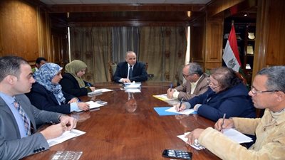 محافظ القليوبية يناقش البنود المبرمة لعقود الإيجار لشقق الإسكان بقليوب والخصوص