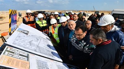 وزير الإسكان يتفقد مشروعات مدينة العلمين الجديدة