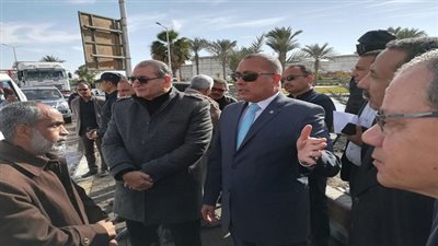 بالصور.. محافظ السويس يتابع أعمال الصيانة بالكسر المفاجئ في خط الطرد الرئيسي  