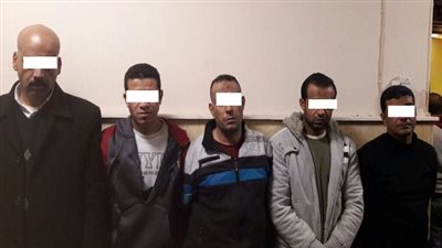 ضبط 6 أشخاص بإرتكاب واقعة سرقة مبلغ مالى من محاسب بالإكراه بالنزهة