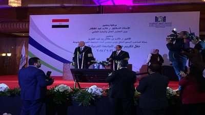 بالصور.. الأمير خالد بن طلال بن عبد العزيز ووزير التعليم العالى وحسن راتب فى احتفالية الجامعة العربية المفتوحة