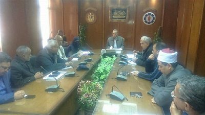 محافظ السويس يشدد على سرعة تنفيذ الخدمات والمرافق وتشكيل اتحادات شاغلين بمدن الإسكان