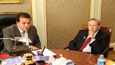 وزير التعليم العالى يبحث اقتراح إنشاء جامعات تكنولوجية بمصر