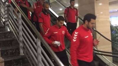 بعثة الأهلي تصل مطار القاهرة استعدادا للسفر إلى السعودية