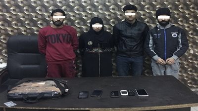 ضبط  تشكيل عصابي للنصب على المواطنين وإنشاء صفحات على 