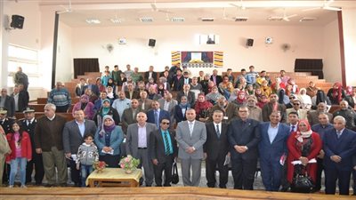 بالصور.. محافظ السويس يشهد الملتقى التعليمى الرابع