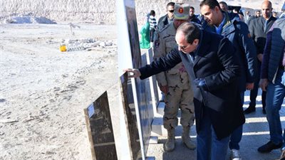 بطريقة مفاجئة.. السيسى يتفقد مشروع هضبة الجلالة