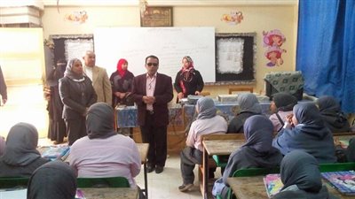 بالصور.. وكيل تعليم السويس يتفقد عدد من المدارس مع بداية الفصل الدراسى الثانى