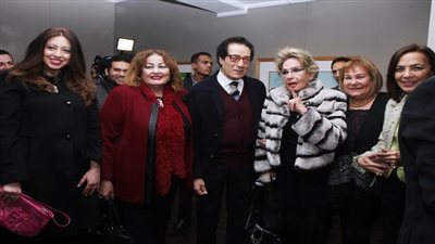 بالصور.. المعرض الفنى لفاروق حسنى يحشد نجوم ومبدعى مصر فى شتى المجالات