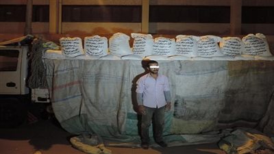 ضبط أحد الأشخاص لحيازته 7 طن و800 كيلو جرام دقيق بلدى مدعم قبل إعادة بيعه بالسوق السوداء