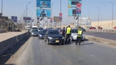 مرور القليوبية يضبط 356 سيارة تقف على جانب الطريق الزراعي