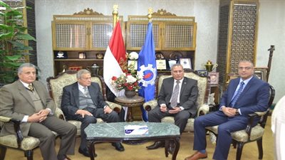 محافظ السويس يدرس انشاء مدينة ثقافية و مكتبة عامة بالمحافظة