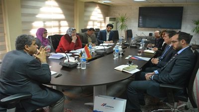 وزير البيئة يبحث الوضع البيئي لشركة سيمكس للأسمنت