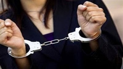 القبض على ربة منزل تقوم ببيع المخدرات بعين شمس 