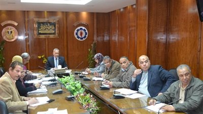 بالصور.. 26مواطناً يشكون حالهم لمحافظ السويس في اللقاء الجماهيري52