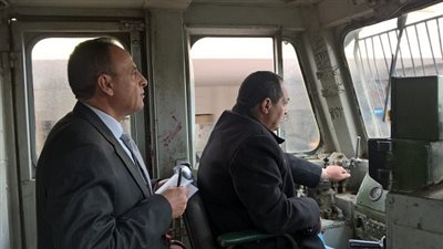 جولة مفاجأة لرئيس هيئة السكة الحديد بـ