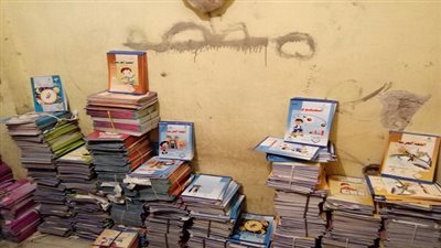 القبض على أمين توريدات بمدرسة حكومية يبيع الكتب المدرسية بعين شمس