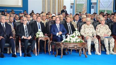 السيسي يفتتح المرحلة الأولي من مشروعات الزراعات المحمية بقاعدة محمد نجيب