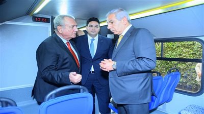 قابيل يشهد تسليم أول دفعة من الأتوبيسات ذات الطابقين 