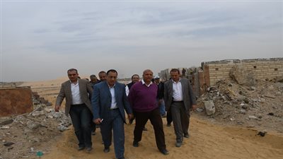 وزير الإسكان يتفقد بدء الأعمال بـ 8460 وحدة سكنية فى مدينة السلام