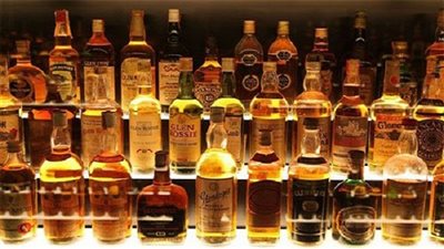 مباحث التموين: ضبط  41.400 عبوة خمور «مغشوشة» بالعبور 