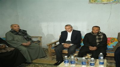 محافظ قنا يقدم واجب العزاء لأسرة مجند قوات مديرية امن البحر الأحمر