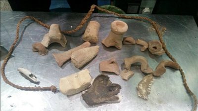 ضبط أحد الركاب يحمل جنسية دولة أجنبية وبحوزته قطع يشتبه فى آثريتها 