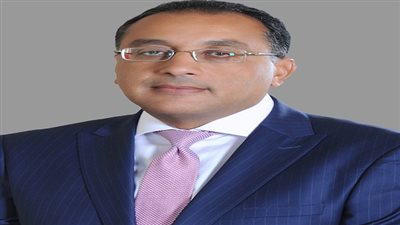 وزير الإسكان يتابع موقف مشروعات مياه الشرب والصرف الصحى بالقليوبية