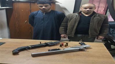 القبض على عاملين بحوزتهم أسلحة نارية منشأة ناصر