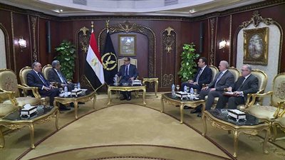 عبد الغفار يستقبل الدكتور محمد بن على كومان بمقر وزارة الداخلية