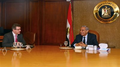 قابيل يبحث مع المبعوث التجاري البريطاني تعزيز العلاقات التجارية والاستثمارية المشتركة