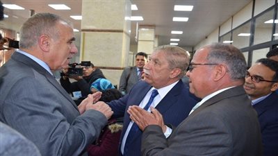 وزير التنمية المحلية يشيد بجهود جميع القائمين على منظومة العمل بمركز تكنولوجيا المعلومات