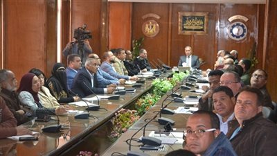 محافظ السويس يعقد اجتماعا لعرض تصورات لطريق مصر ـ ايران وكوبرى الجيش بـتكلفة 277 مليون جنيه  