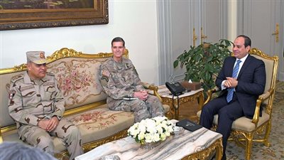 الرئيس السيسي يستقبل قائد القيادة المركزية الأمريكية 