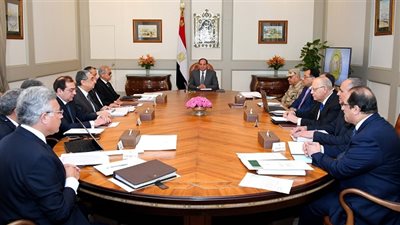 السيسي يعقد اجتماعاً مع الحكومة.. وهذه توصيات الإجتماع