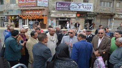 بالصور.. محافظ السويس يتابع اعمال رصف وتطوير شارع أحمد عرابي 
