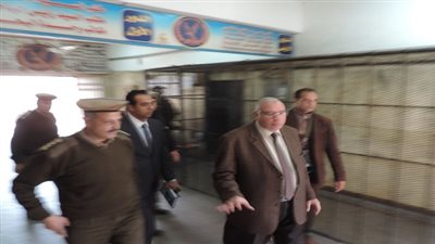 مدير امن القليوبية يشدد علي توفير كرسي متحرك لكبار السن