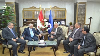 بالصور .. محافظ السويس يستقبل وزير التربية والتعليم