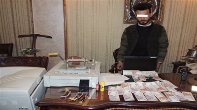 ضبط أحد الأشخاص لقيامه بتقليد وترويج العملات الوطنية