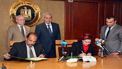 وزيرا التجارة والصناعة والانتاج الحربي يشهدان توقيع 3 بروتوكولات في مجال تنمية وتطوير الصناعة المصرية