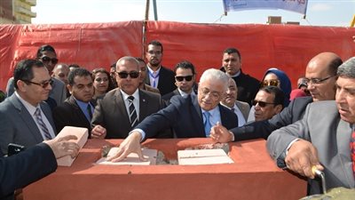 بالصور .. وزيرالتعليم ومحافظ السويس يفتتحان مدرستين ويضعان حجر إساس لمجمع المدارس اليابانية