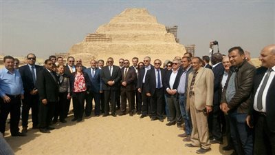 محافظ الجيزة يصطحب أعضاء الجمعية الاورمتوسطية فى جولة سياحية وثقافية بمنطقة آثار الهرم وسقارة