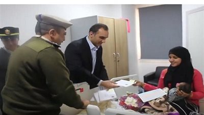 بالفيديو.. توزيع شهادات ميلاد بالمجان على الأطفال بمستشفى مركز مجدى يعقوب للقلب بأسوان