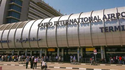 لهذه الأسباب.. ضبط راكب في مطار القاهرة