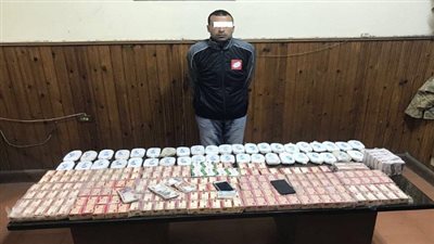 ضبط ثلاثة أشخاص لقيامهم بالإتجار فى المواد المخدرة 