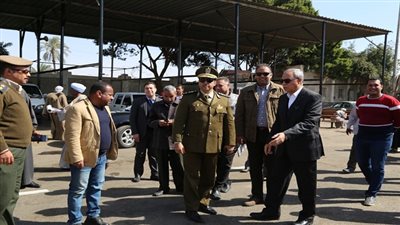 محافظ قنا: إعداد دراسة لتطوير مجمع المواقف بمدينة قنا