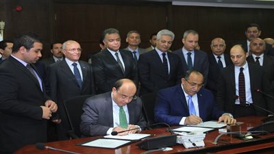 وزيرا النقل والإنتاج الحربي.. بروتوكول تعاون فى انشاء مينائى الصيد بشلاتين وابو رماد