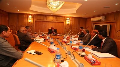 محافظ قنا يترأس اجتماع مجلس ادارة المنطقة الحرة العامة بقفط