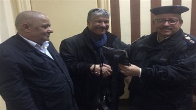 شرطة النقل والمواصلات تنجح فى إعادة حقيبة بها مبلغ مالى لمالكها 