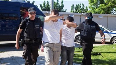 تركيا تعتقل جنديين يونانيين بتهمة محاولة 